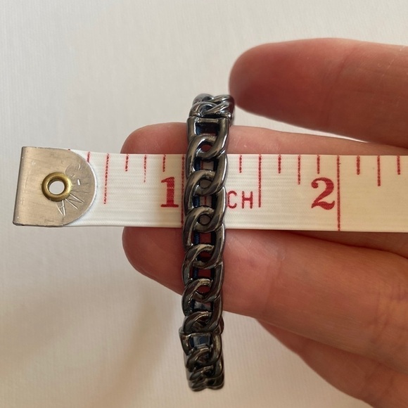 ⭐️Free w/ Purchase! Lia Sophia Interlink Bracelet Hematite - Picture 6 of 6